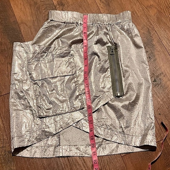 BOSS Hugo Boss metallic asymmetrical skirt. Size 6. Made in Portugal. - Picture 6 of 10